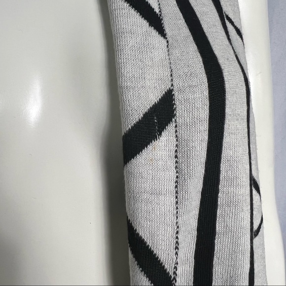 Knit Sleeveless Asymmetric Open Front Cardigan - Picture 6 of 6